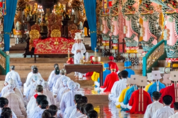 Midday prayer service at the Cao Đài Holy See in Tây Ninh. Photo: Julian Tennant