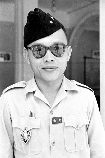 1950 portrait of General Nguyễn Văn Thành. Note the distinctive Cao Đài pocket crest badge. This is the locally made variation. Photo: Harrison Forman LIFE Magazine 1950.