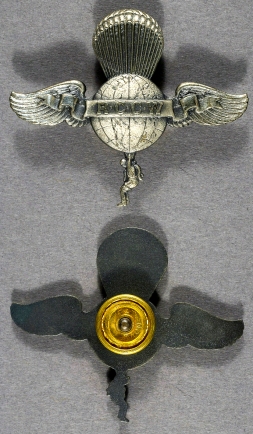 A variation of the Rip Cord Club of the World badge with a screwpost attachment in the Smithsonian National Air & Space Museum. Smithsonian Inventory Number: A19710694118