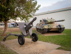 L5 105mm Pack Howitzer and Leopard AS1 tank at the Birdwood Military Museum / RSL, Geraldton. Photo: Julian Tennant